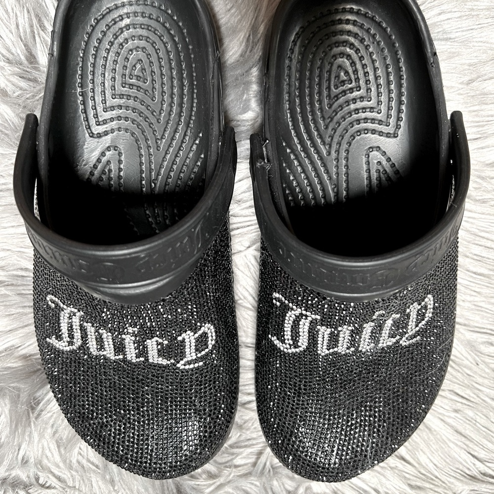 JUICY CROCS 🖤
